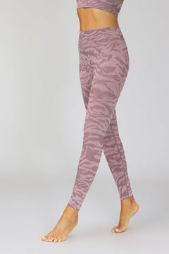 New camouflage seamless cropped pants with tiger pattern fitness pants, yoga suit, bra, and pants set